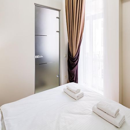 Leogrand Deluxe Apartments On Doroshenka 17 リヴィウ エクステリア 写真