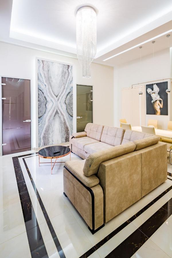 Leogrand Deluxe Apartments On Doroshenka 17 リヴィウ エクステリア 写真