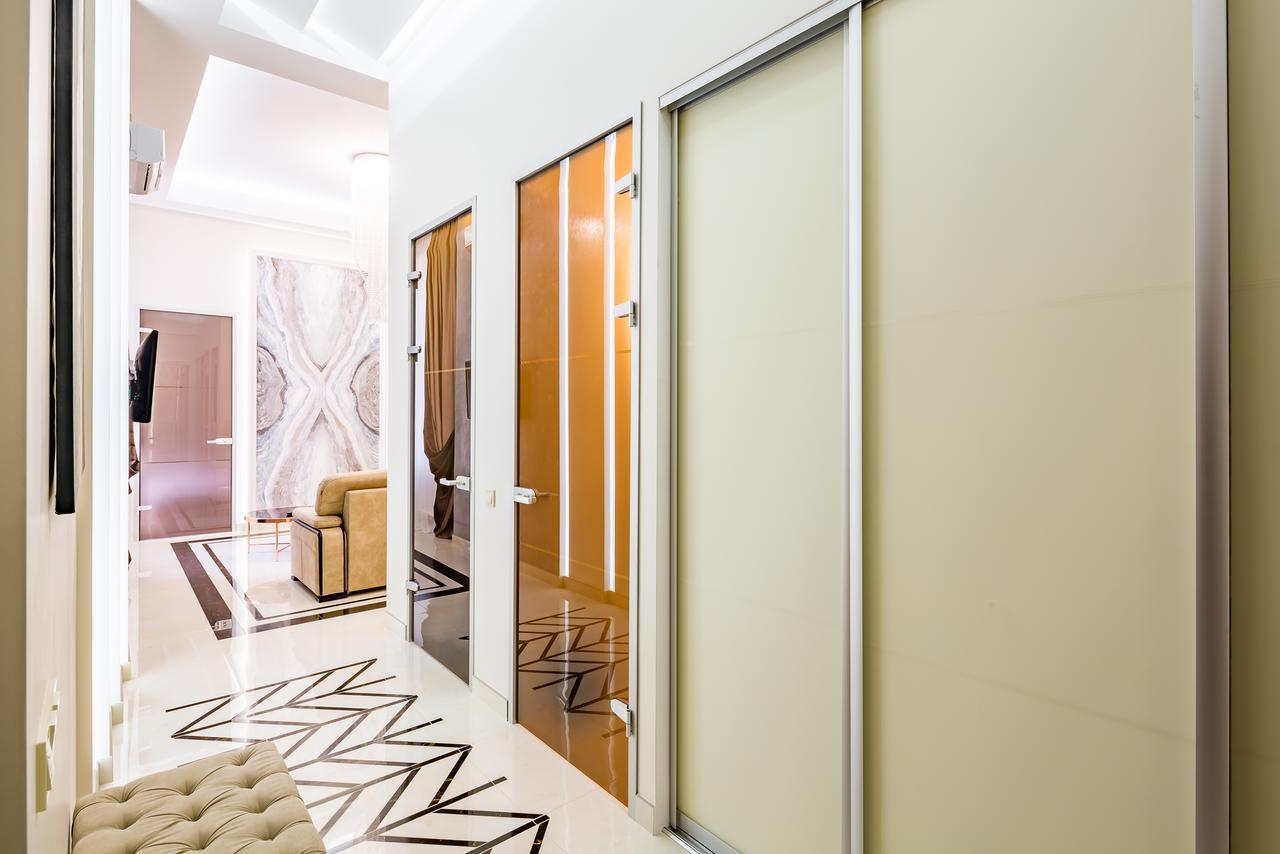 Leogrand Deluxe Apartments On Doroshenka 17 リヴィウ エクステリア 写真