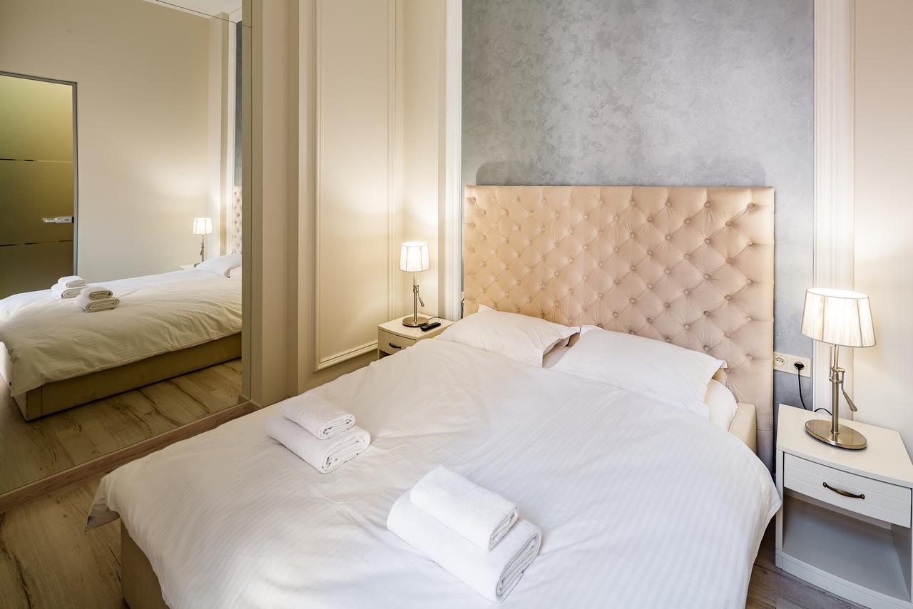 Leogrand Deluxe Apartments On Doroshenka 17 リヴィウ エクステリア 写真