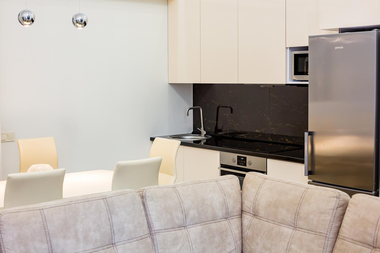 Leogrand Deluxe Apartments On Doroshenka 17 リヴィウ エクステリア 写真