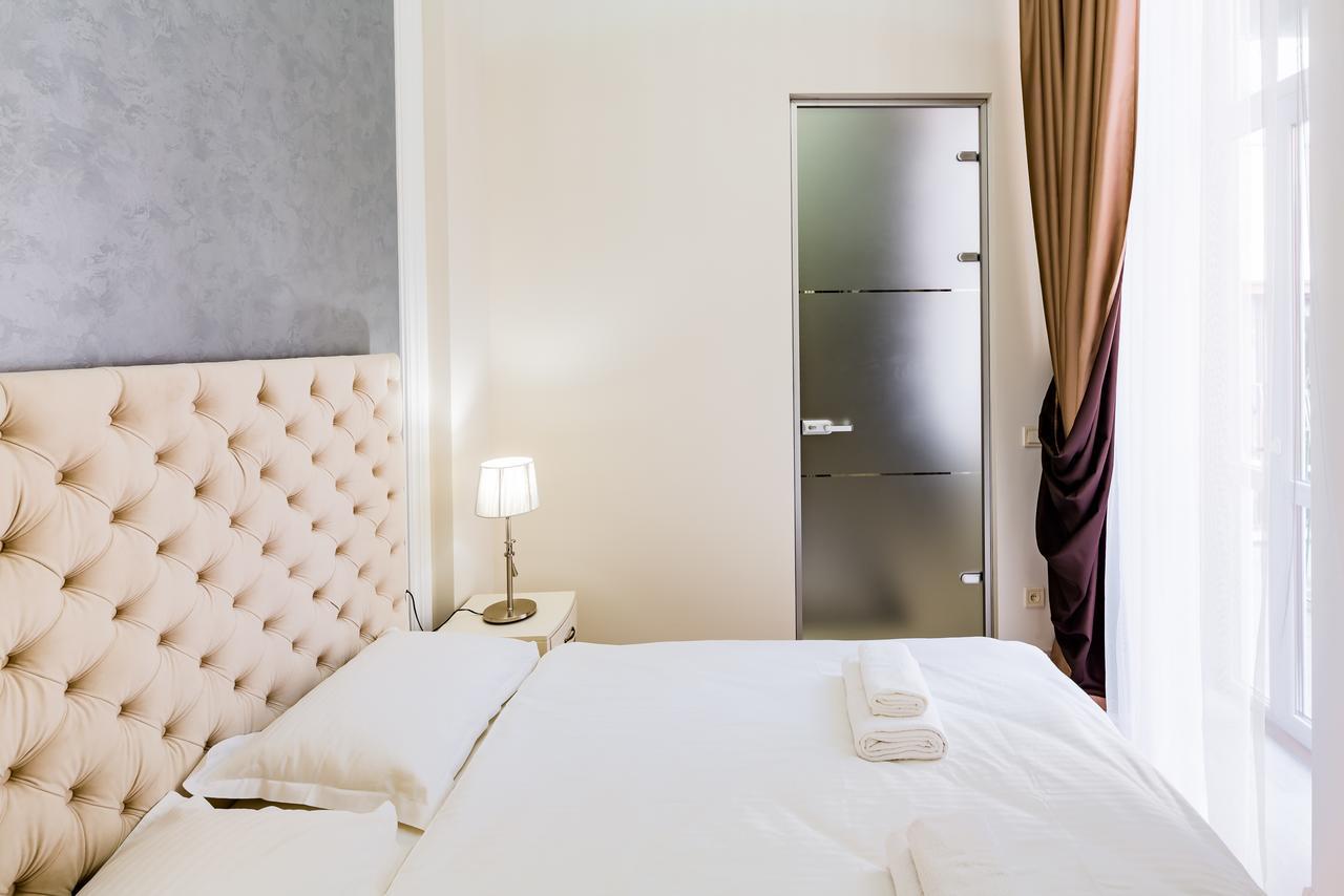 Leogrand Deluxe Apartments On Doroshenka 17 リヴィウ エクステリア 写真